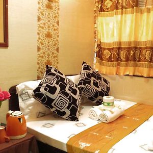 Deluxe Double Room Shower